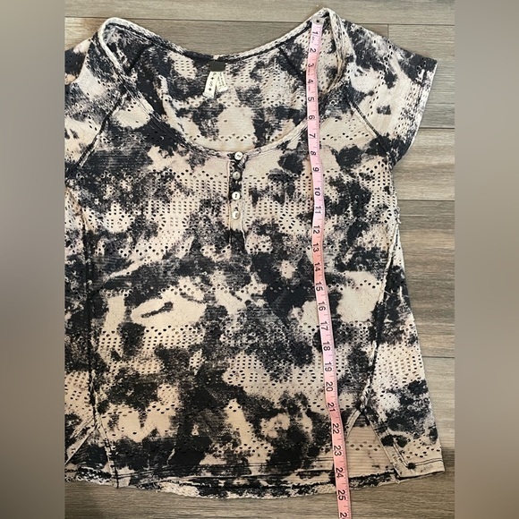 We the free women’s shirt - Picture 8 of 12